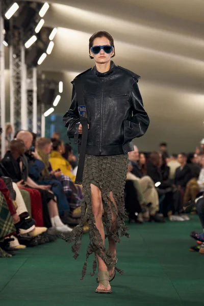 Look 27